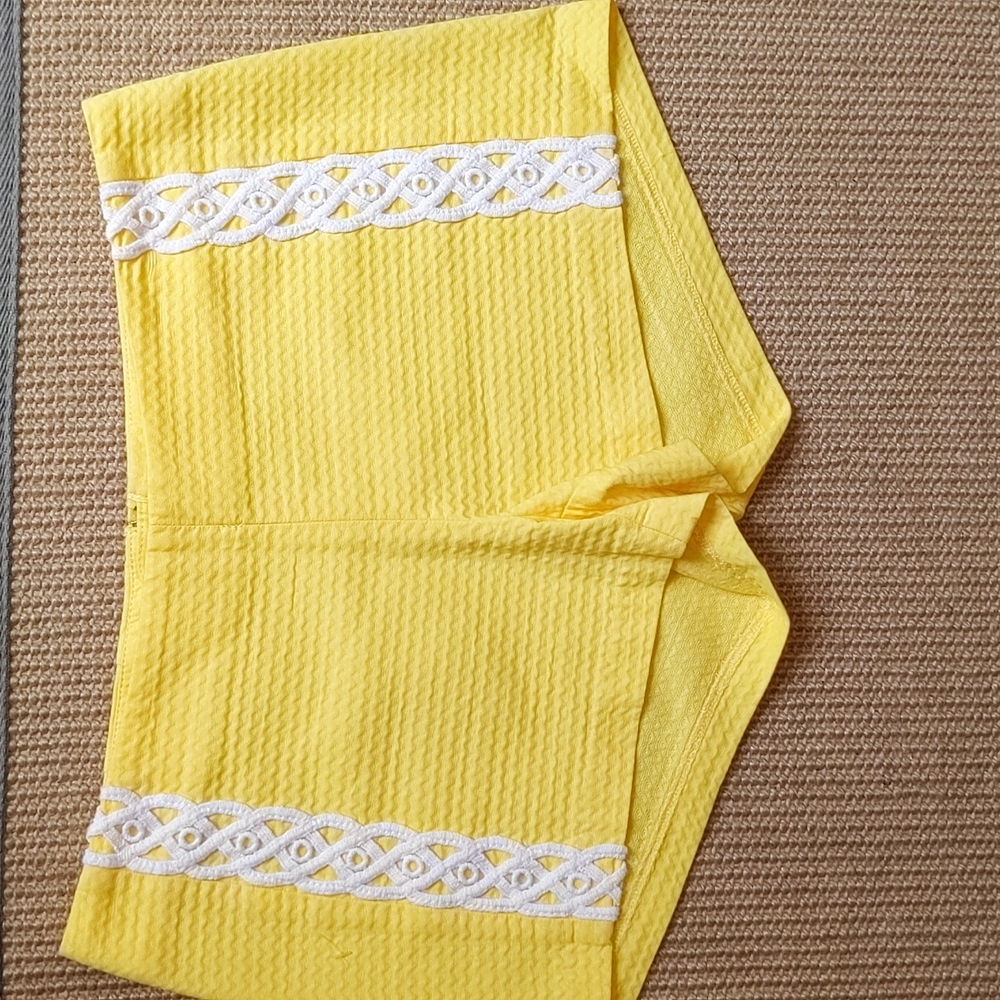 Excellent condition, Lilly Pulitzer Yellow Textured Shorts 4